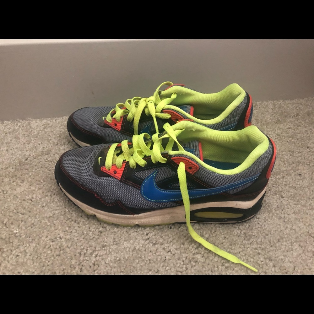 6.5 Y neon Nike